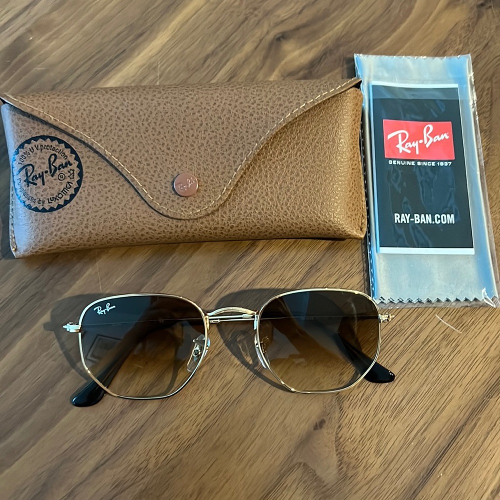 LIKE NEW HEXAGONAL RAYBANS